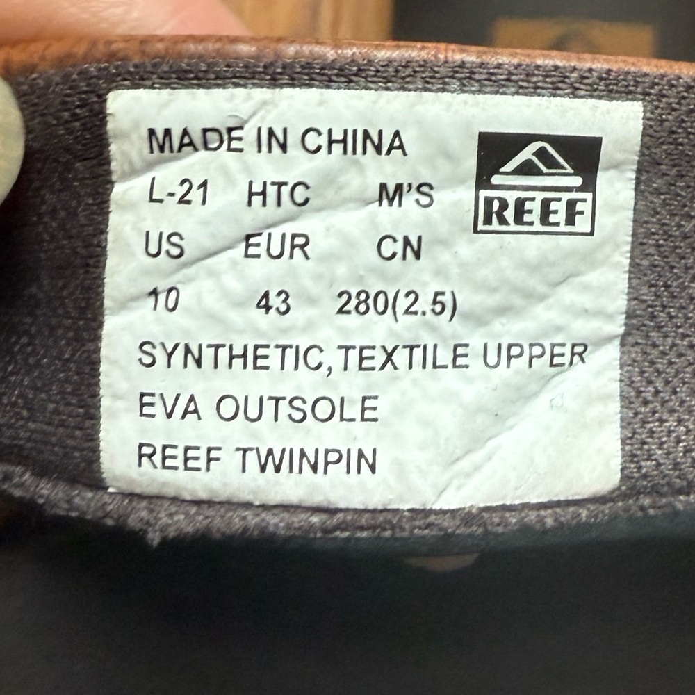 Reef Men's Tan and Black Flip Flops Size 10 - Picture 8 of 9